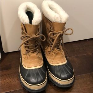 Women’s Sorel Caribou Waterproof Boots Size 9.